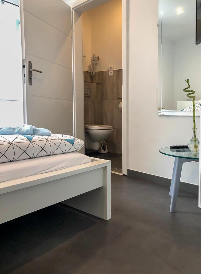 Homestay Am Markt Аденау Екстериор снимка